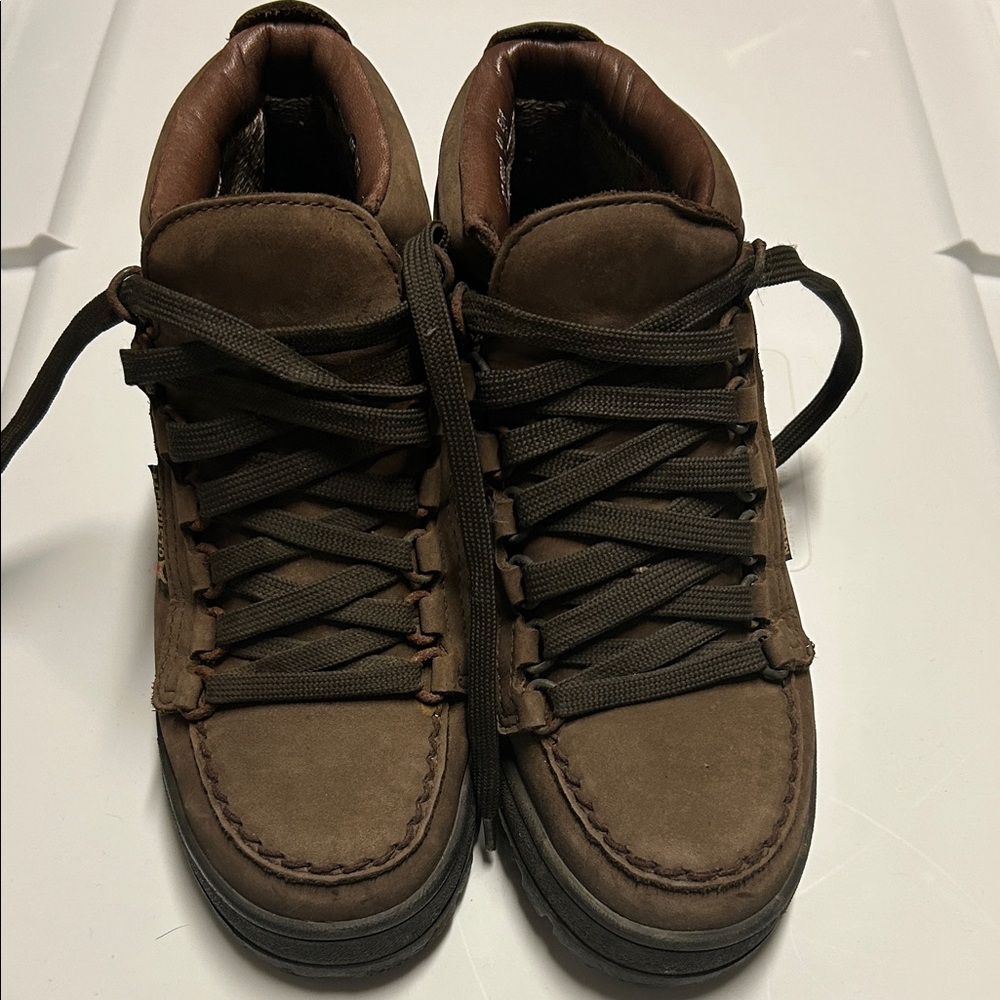 Woman’s Mephisto Brown Lace-Up Shoes